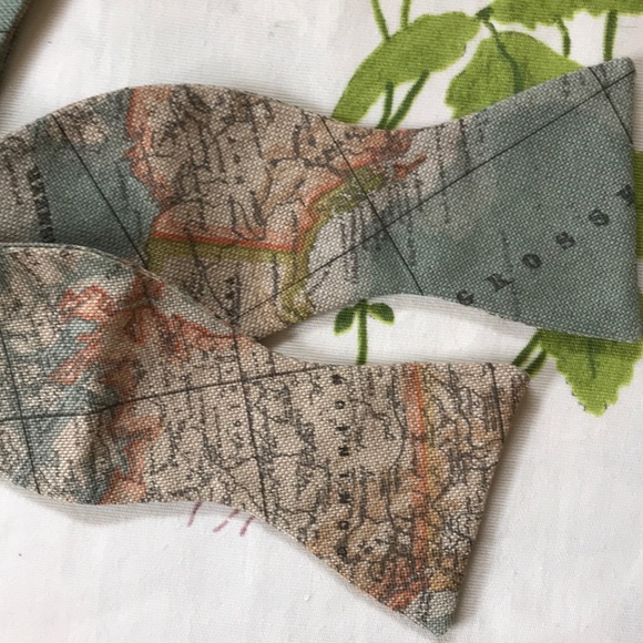 Other - NWT custom bow tie vintage map print